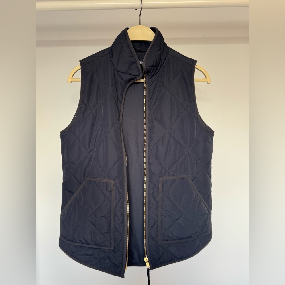 Quilted J. Crew Mercantile vest in Navy SIZE: XS